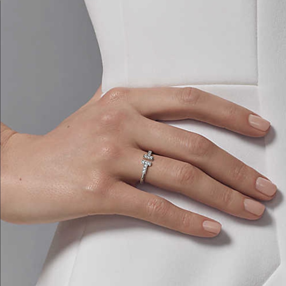 Tiffany & Co. Tiffany T wire ring